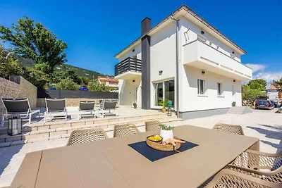 Villa mit einem Schwimmbad 100 Meter vom Meer