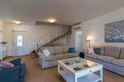 Villa mit Pool und Klimaanlage