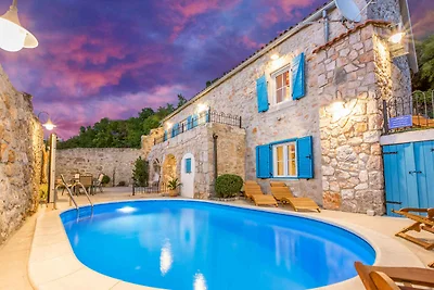 Ferienhaus mit Klimaanlage und Aussenpool