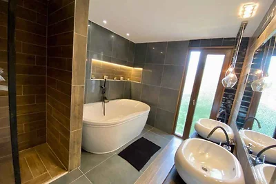 Ferienwohnung mit Schwimmbad, Whirlpool und S