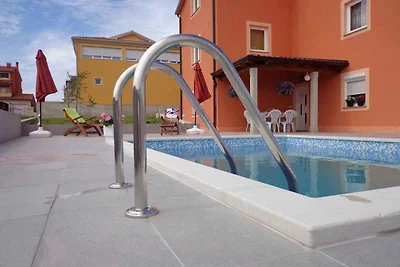 Ferienwohnung mit Aussenpool für Familien