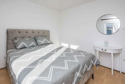 Ferienwohnung mit Balkon, Parkplatz und