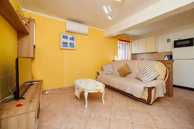 Ferienwohnung mit Terrasse und Parkplatz