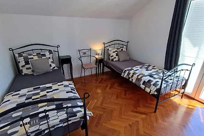 Ferienwohnung mit Klimaanlage und Balkon