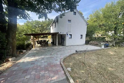 Ferienhaus an ruhiger Lage mit Pool