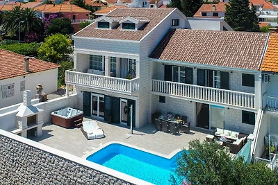 Ferienhaus mit Aussenpool