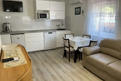Ferienhaus mit Waschmaschine und Ofen im