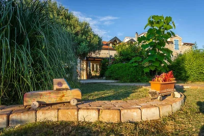 Gemütliches Gartenhaus in Mundanije auf der I