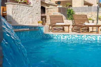 Villa mit Pool, Whirlpool und Sauna
