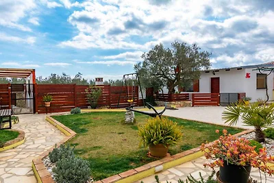 Bungalow mit Aussenpool