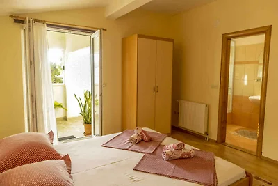 Ferienwohnung mit Klimaanlage und Balkon