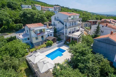 Ferienwohnung mit Pool und Meerblick
