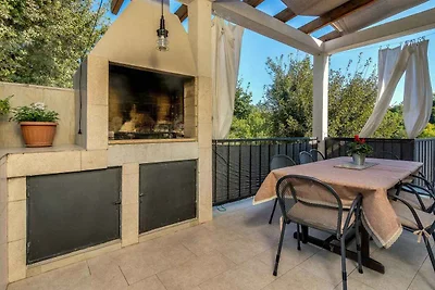 Villa mit Pool für 6 Personen