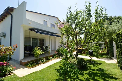 Ferienwohnung mit Garten und Kinderspielplatz