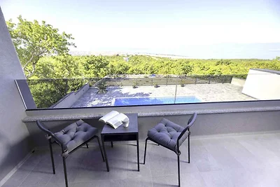 Villa mit Schwimmbad im ruhigen Dorf Smrika