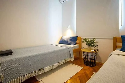 Charmante Ferienunterkunft Srića in Sv.