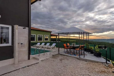 Villa mit einer schönen Aussicht auf den Flus