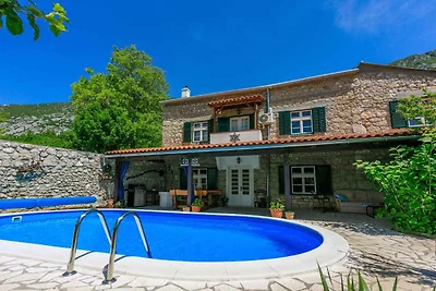 Ferienhaus mit Aussenpool und Sommerküche
