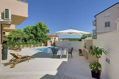 Ferienhaus mit Pool und Klimaanlage