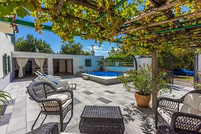 Ferienhaus mit Swimmingpool, Terrasse und