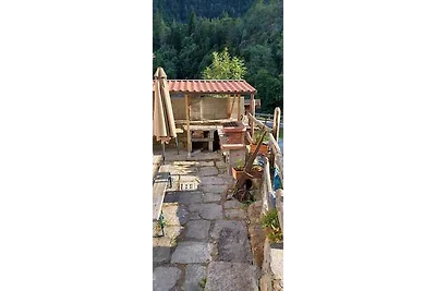 Ferienhaus In ruhiger Lage in den Bergen am R