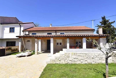 Ferienhaus mit Pool in Strandnähe