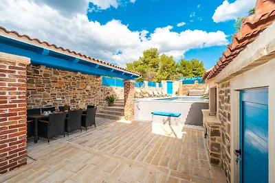 Ferienhaus mit grosser Terrasse und 2 Bäder