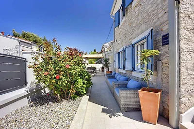 FerienWohnung mit Pool und Sonnenliegen