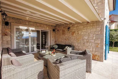 Villa mit Pool für 8 Personen