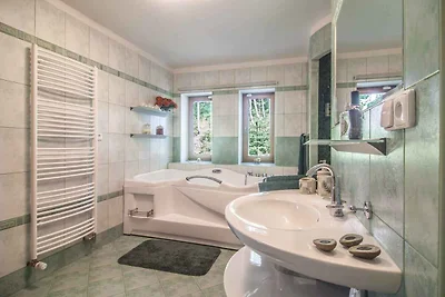 Ferienhaus mit Aussenpool, Whirlpool, Sauna u