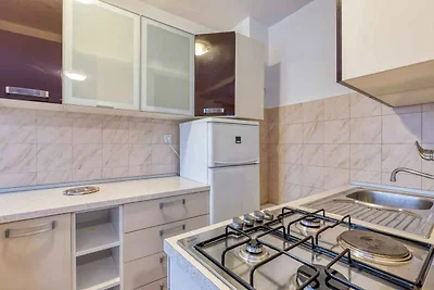 Einfach eingerichtetes Apartment mit 2 Schlaf