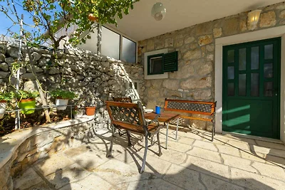 Ferienhaus mit Garten und Klimaanlage