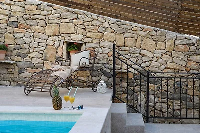 Ferienhaus mit Pool und Klimaanlage