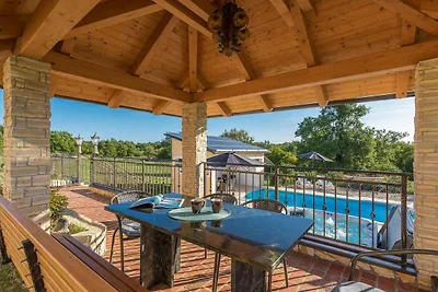 Villa mit Pool und Klimaanlage