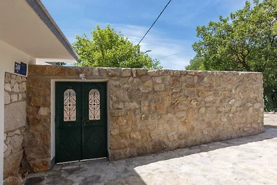 Ferienhaus mit Pool und Grill