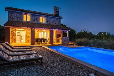 Ferienhaus mit Pool und Billiard