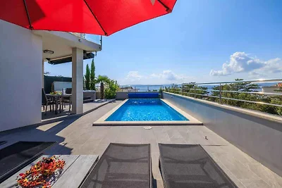 Ferienhaus mit Swimmingpool und Meerblick