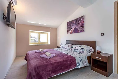 Ferienhaus mit Pool und Klimaanlage