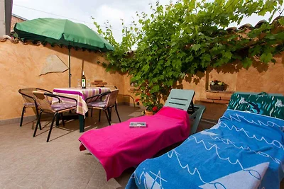 Ferienhaus mit grossem Garten und Pool