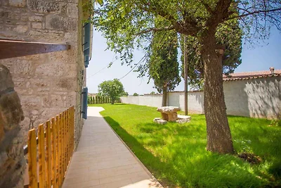 Villa mit Pool und Garten