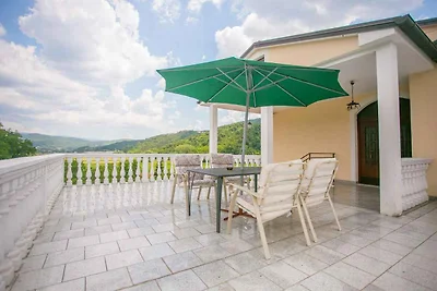Villa mit Pool und Klimaanlage
