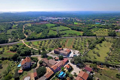 Ferienhaus mit Swimmingpool und Terrasse mit