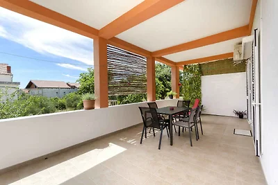 Ferienwohnung mit Terrasse und Klimaanlage