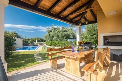 Ferienhaus ruhiger Ort mit Pool