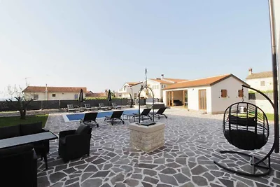 Villa mit Klimaanlage und Pool