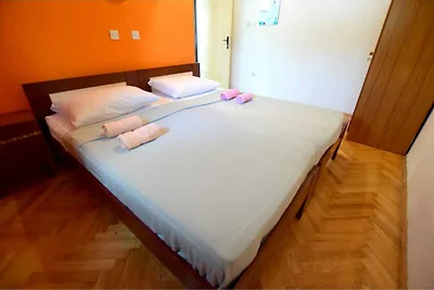Ferienwohnung mit möbiliertem Balkon