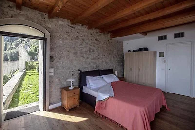 Studio rustikal eingerichtet, mit Blick auf S