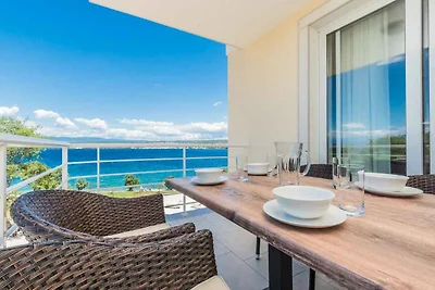 Ferienwohnung mit Pool und Meerblick