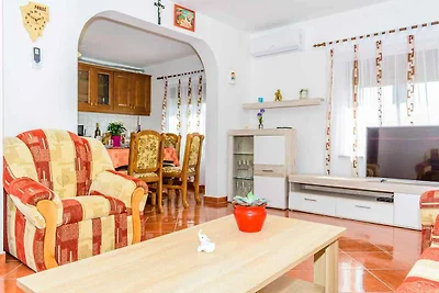 Ferienwohnung mit Terrasse und Klimaanlage