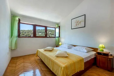 Apartment Zirje mit Meerblick in Strandnähe